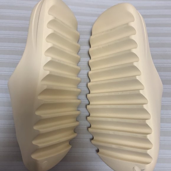 Adidas Yeezy Slide Bone main image 2